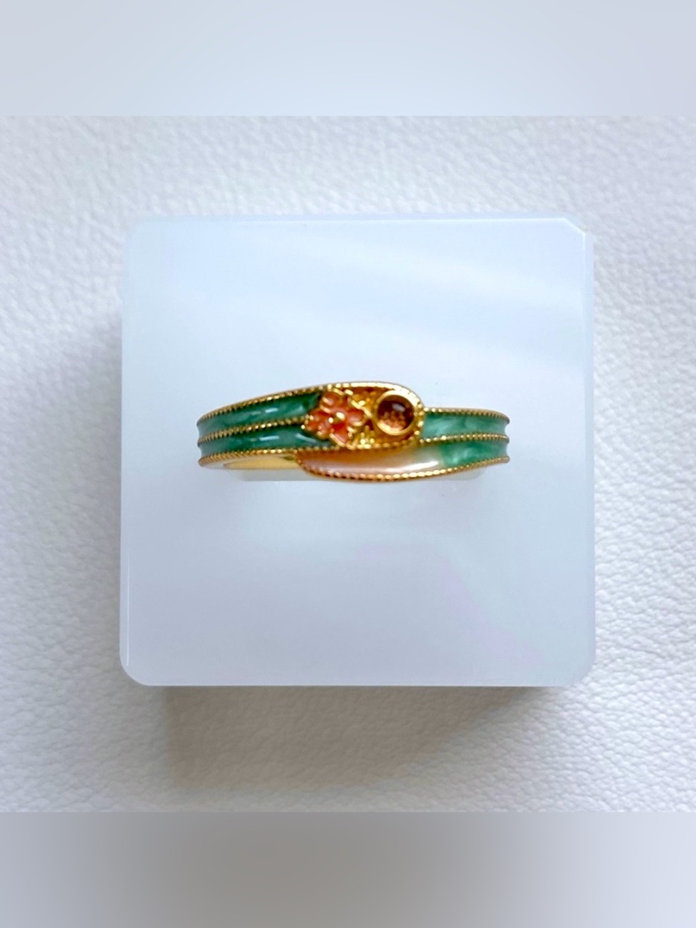 Elegant Gold and Green Ring